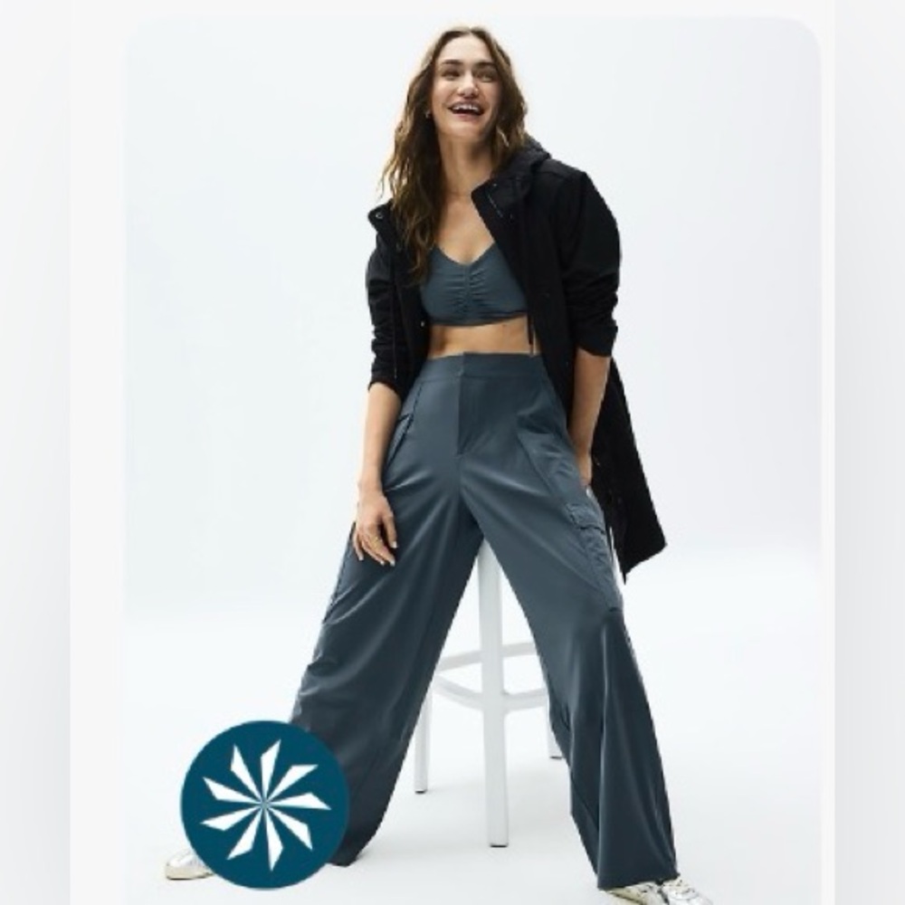 Athleta Pinnacle High Rise Cargo Pants in Eden Size 6 - Picture 2 of 8